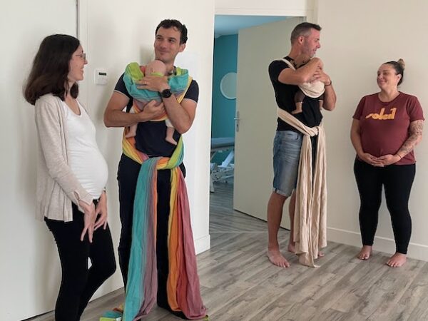 cours-portage-en-écharpe-à-nantes-témoignage-atelier-groupe| le-cul-dans-l-herbe